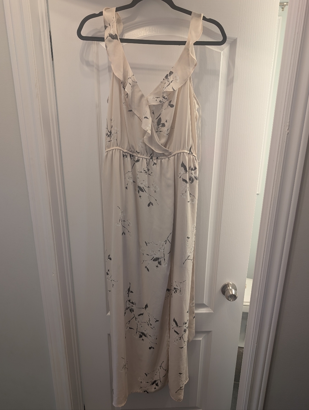 Dynamite Floral Maxi Dress - Picture 2 of 6